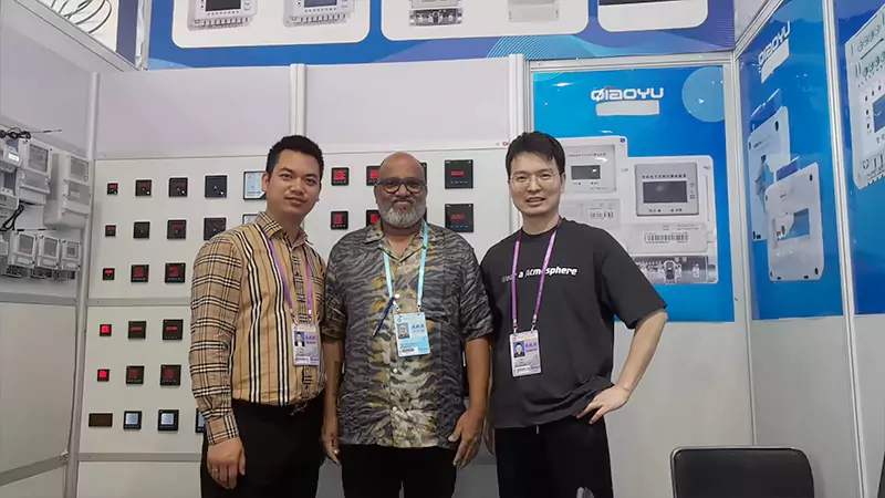 Eaton Import Apresentando produtos principais em exposições internacionais